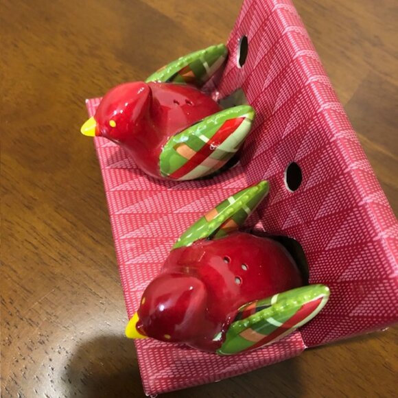 Trim A Home Cardinal Salt And Pepper Shaker Set. - Picture 3 of 11